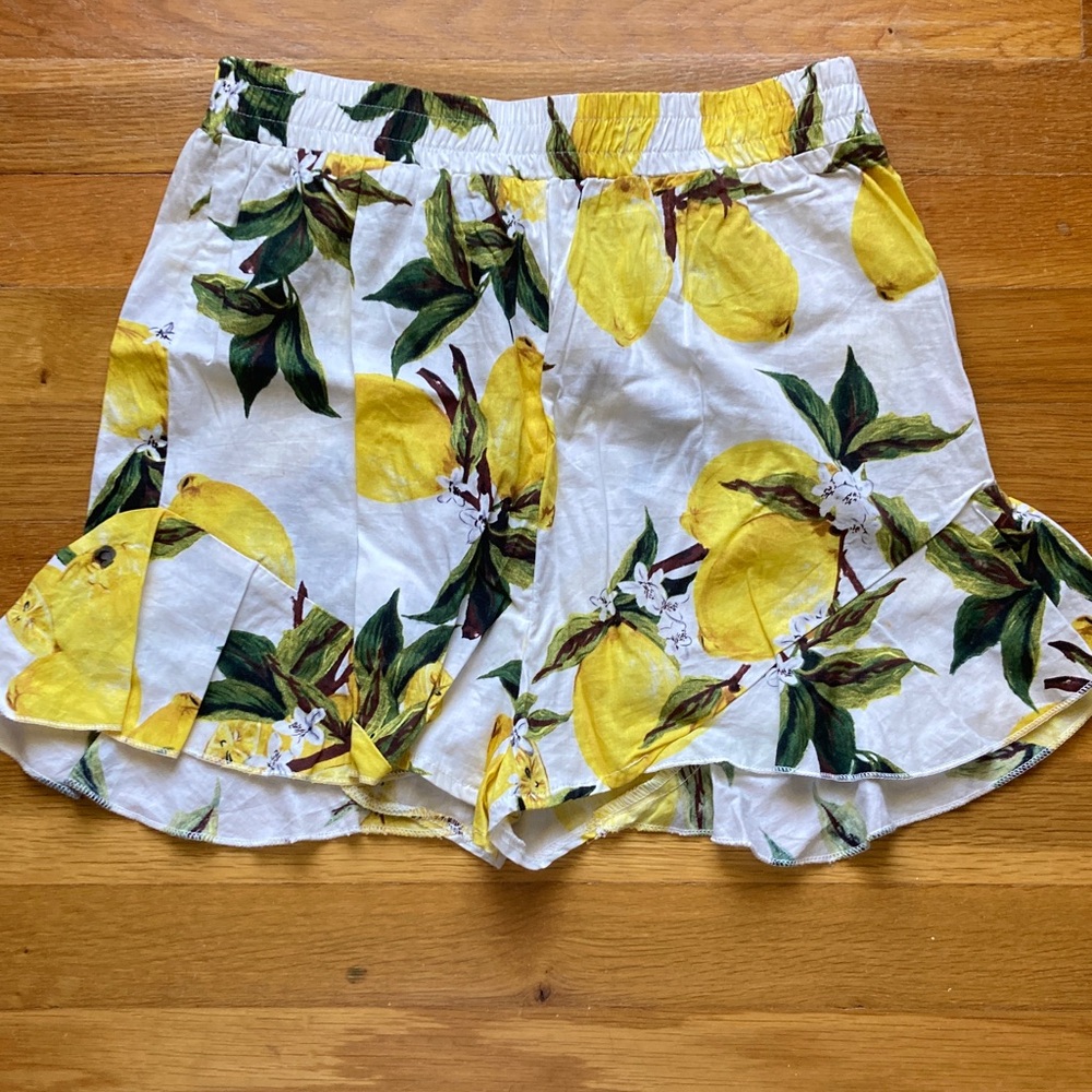 PrettyLittleThing Yellow Lemon Print Women's Skorts